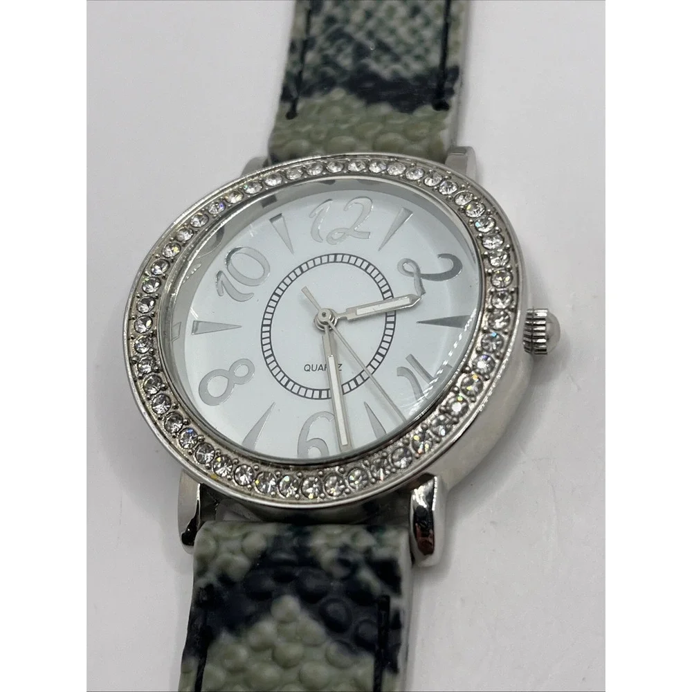 Women's Quartz Watch 40mm Case Crystal Bezel Silicone Band- New Battery‎